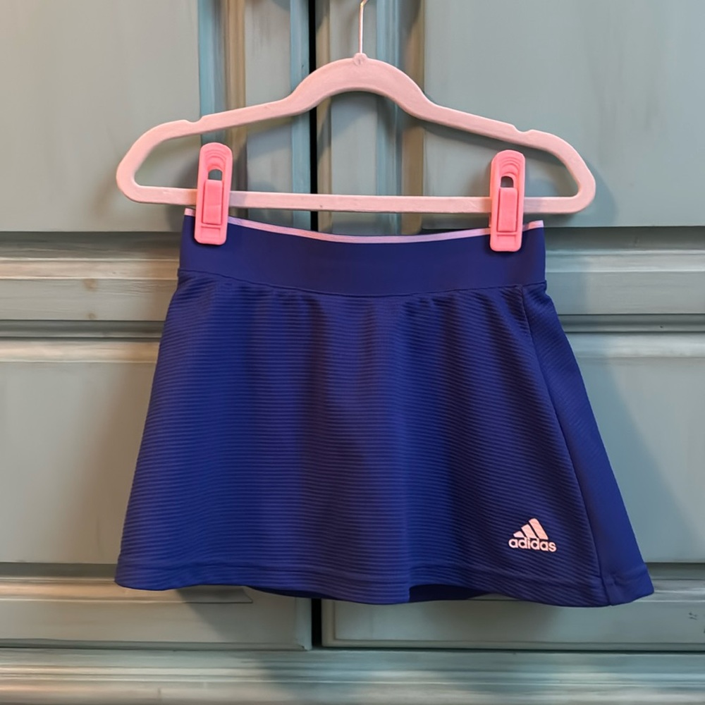 7-8 girls, adorable, sporty, crop top.